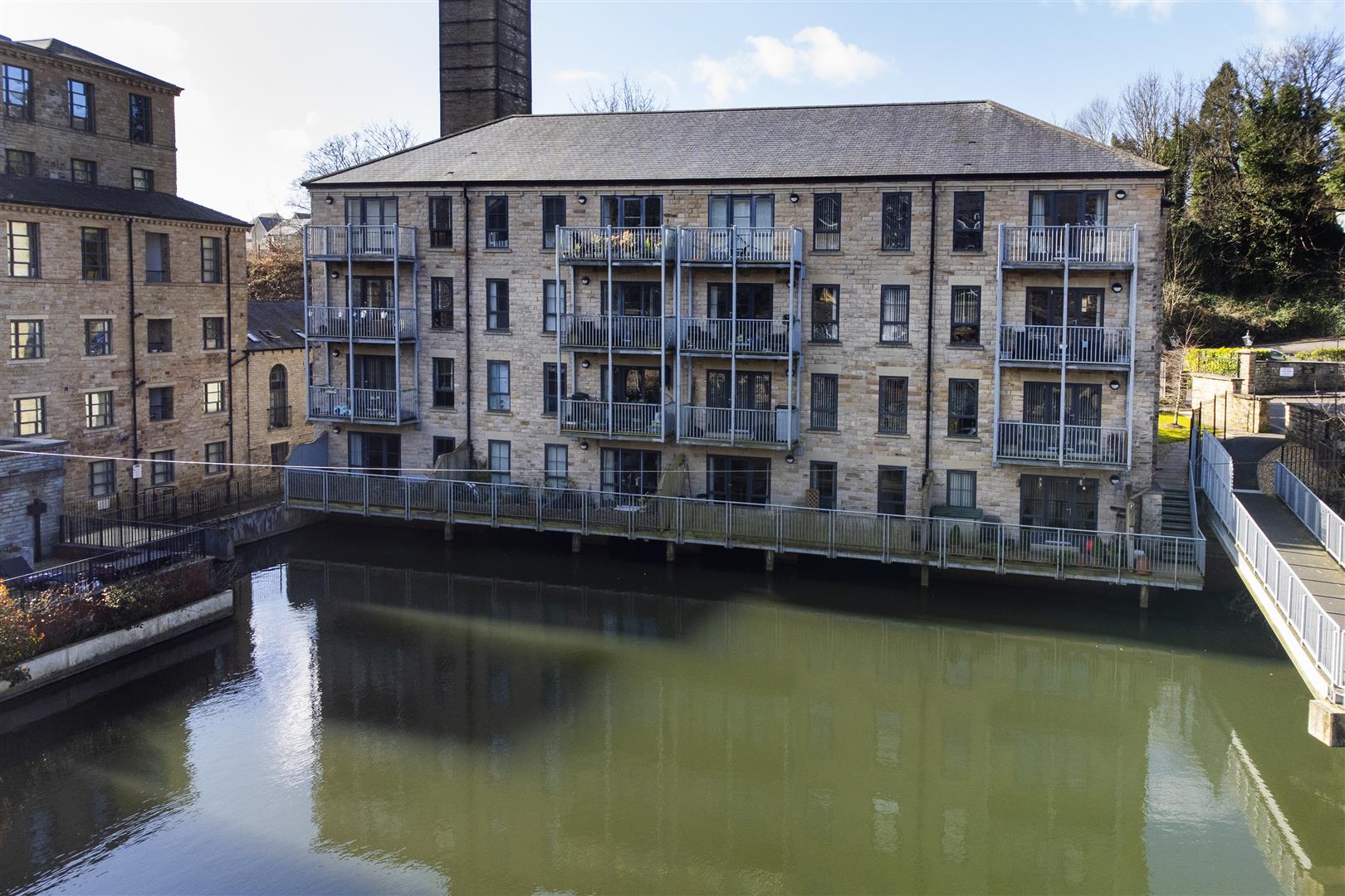 Apartment Ground Floor Parkwood Road, Longwood, Huddersfield